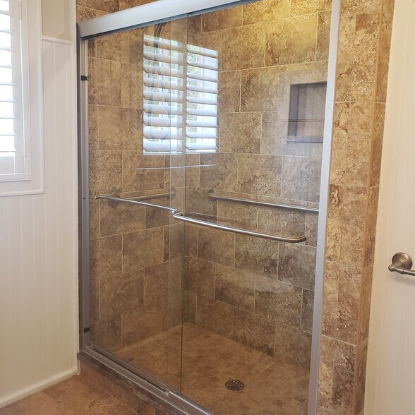 Step-in shower. - 1443 Sandra Dr