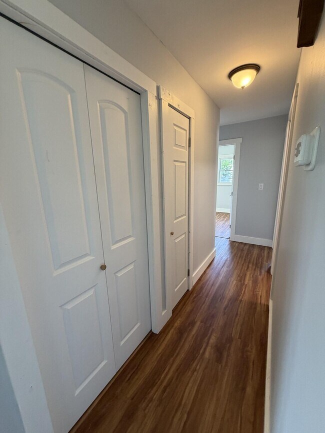 Building Photo - 721 Wayland Dr
