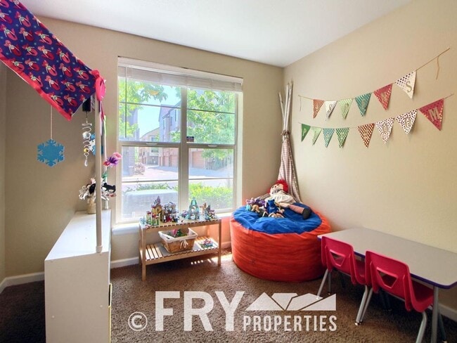 Building Photo - Multi-Level Townhome in the Heart of Belmar