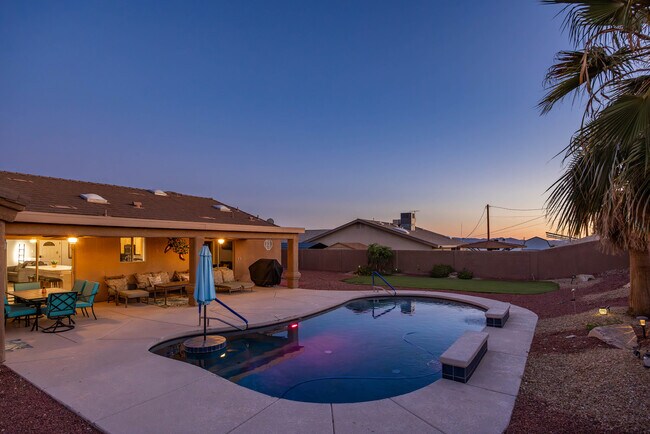 Building Photo - 3161 Newport Dr
