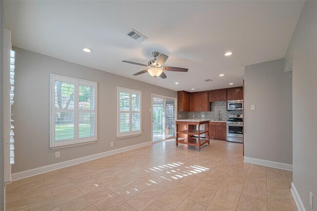 Building Photo - 15803 Locust Grove Dr