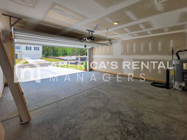 Building Photo - 556 Saddlewood Bnd