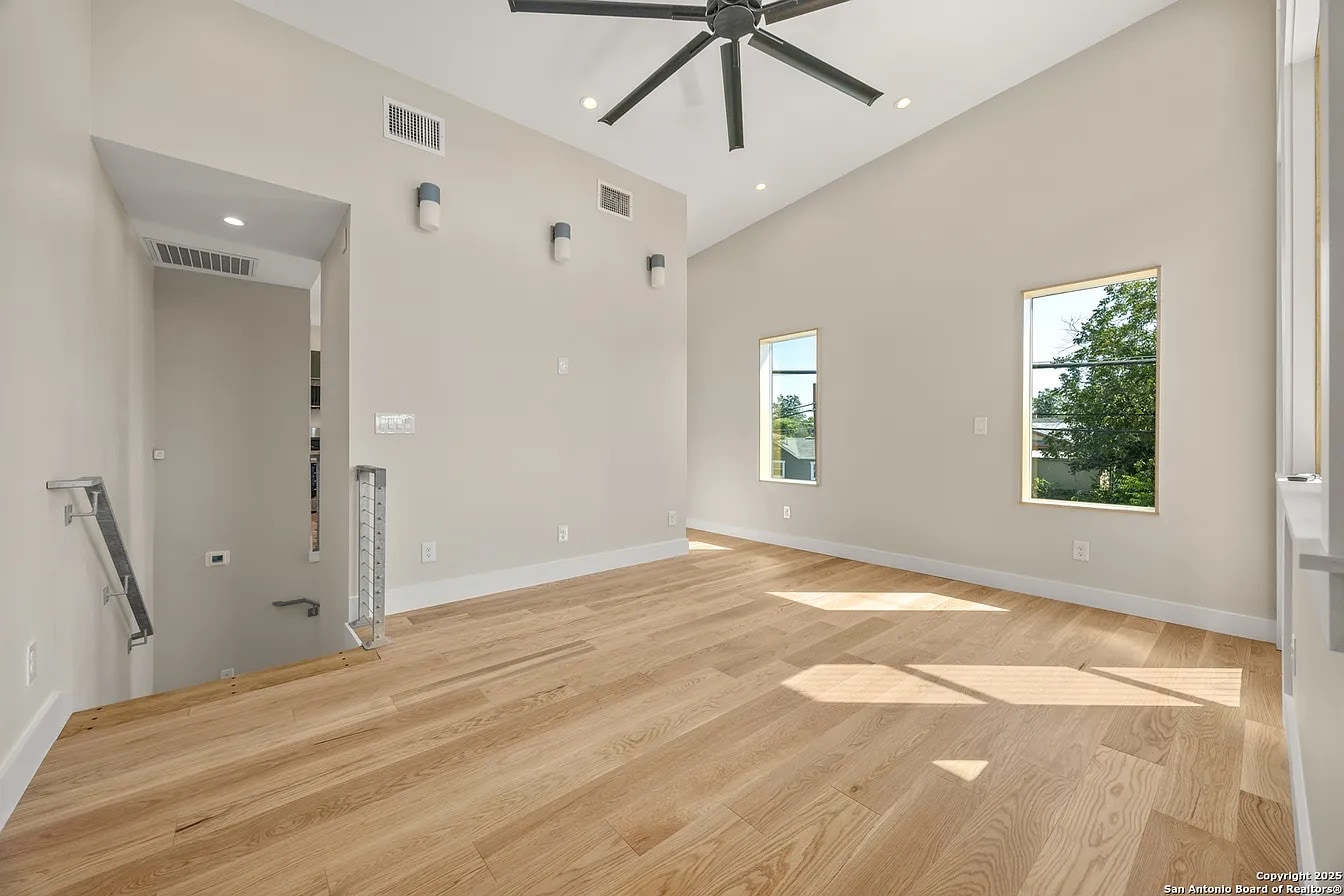 Building Photo - Room in Townhome on S Cherry St