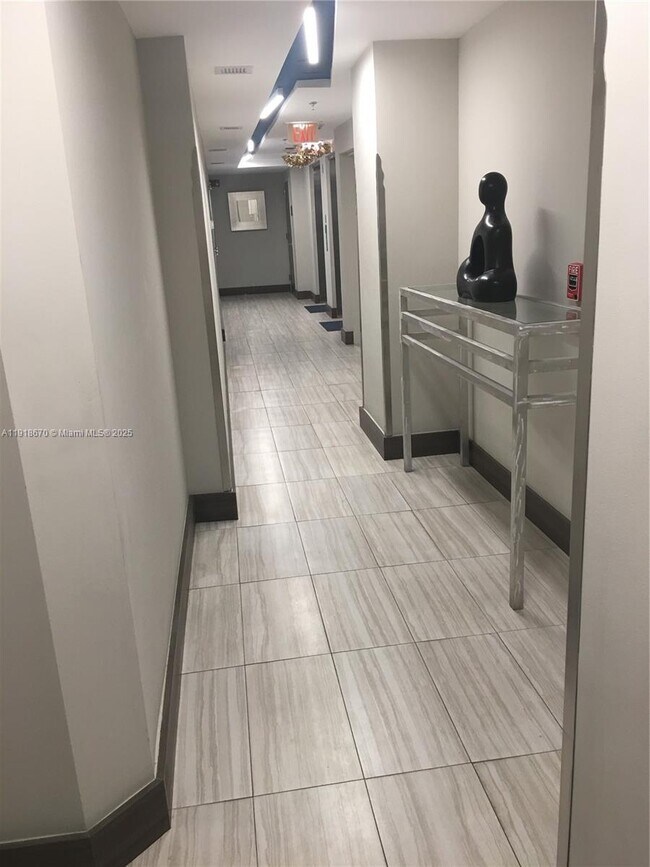 Building Photo - 200 Ocean Dr