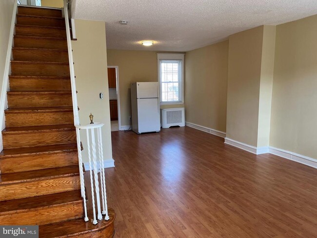 Building Photo - 1323 Gilham St