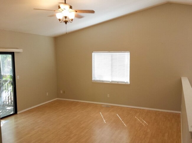 Building Photo - 3 Bedroom 2 Bath Mary Lake Home