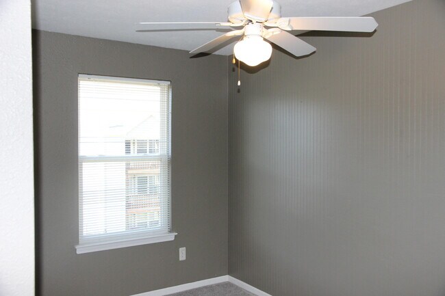 Building Photo - 1376 Heatherwood Ln