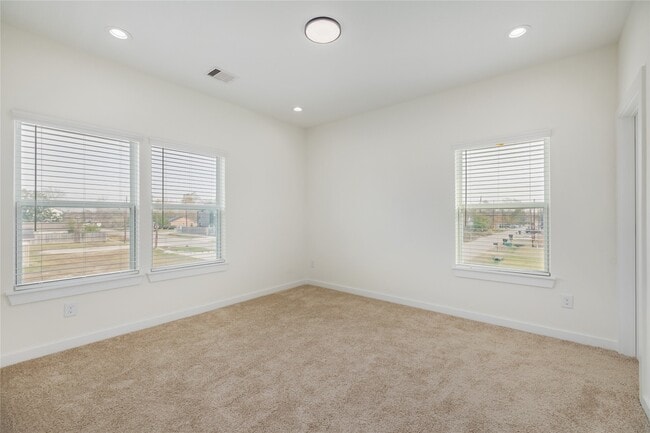 Building Photo - 6417 Eastland St