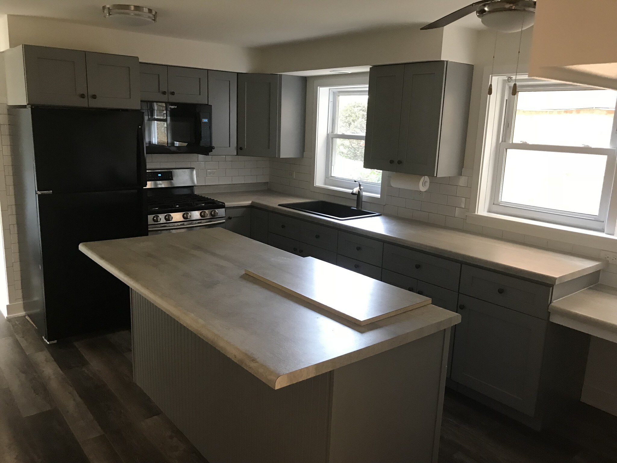 Building Photo - 9647 Pacific Ave