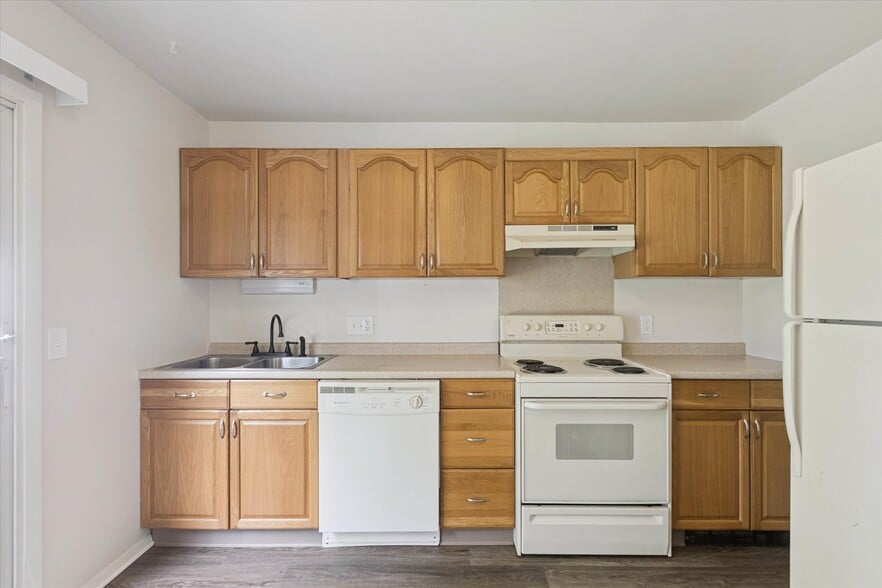 Building Photo - Deer Lick Apartments (Birch Run 27 LLC)
