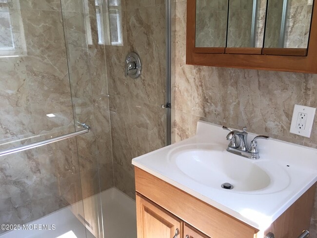 Building Photo - 32 Manchester Ct