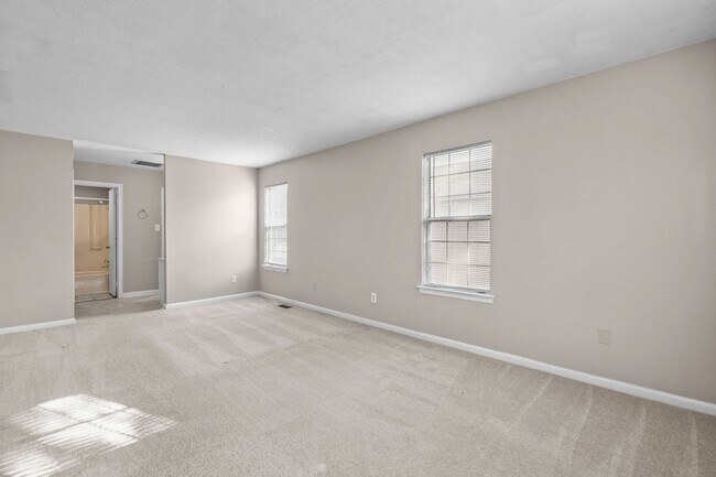 Building Photo - Just Renovated & Ready for You!