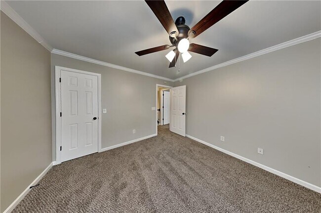 Building Photo - 158 Oak Grove Pl