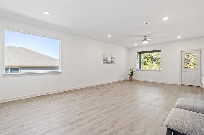 Building Photo - 212 Florenz Ln