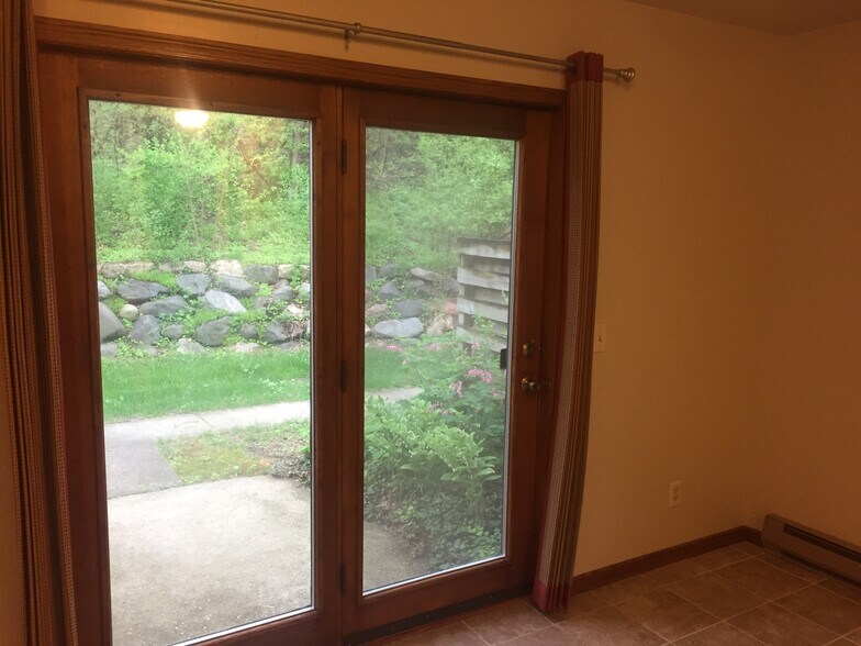 Building Photo - 77 Sinykin Cir