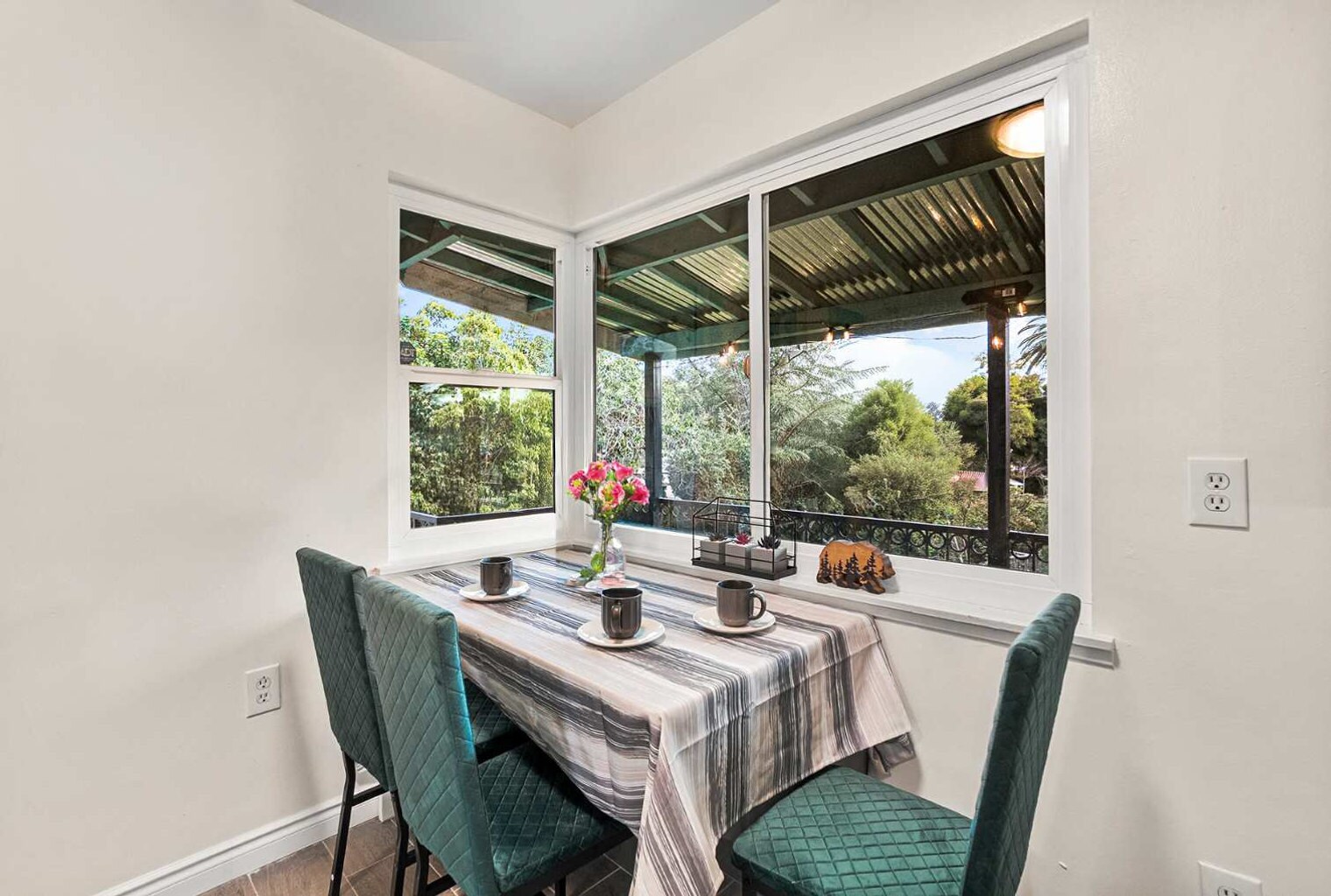 Building Photo - 4989 Randlett Dr