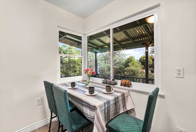 Building Photo - 4989 Randlett Dr