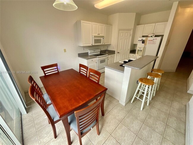 Building Photo - 5628 NW 113th Ave