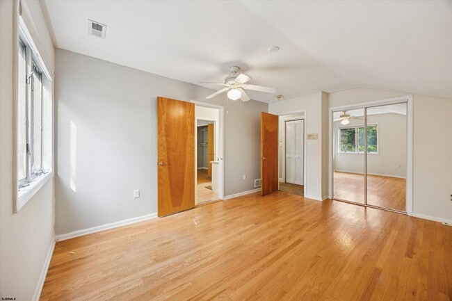 Building Photo - 2 Woodstock Dr