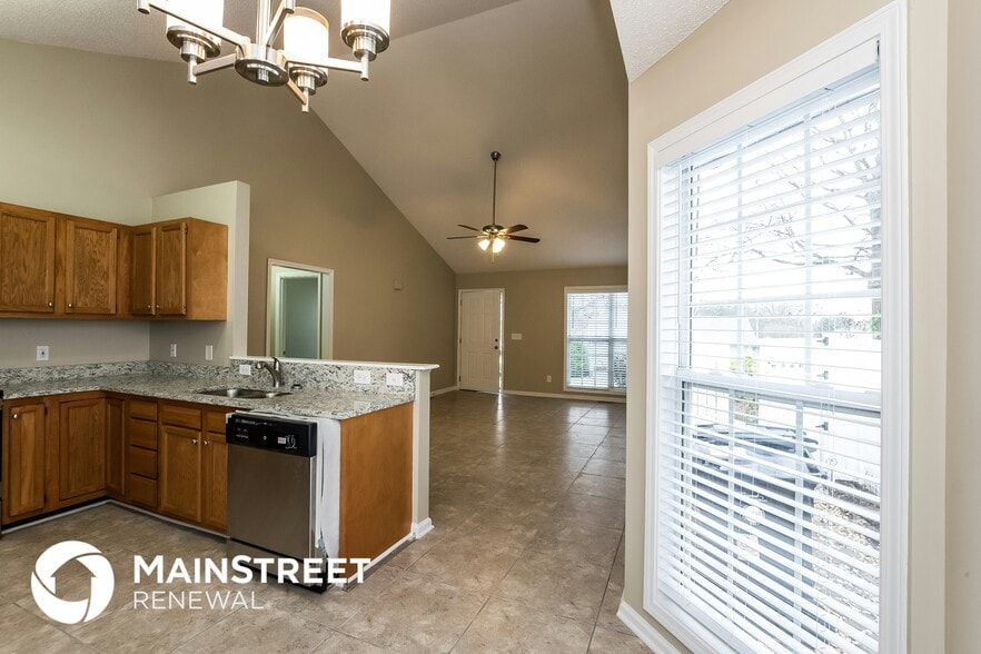 Building Photo - 17 Hickory St SW