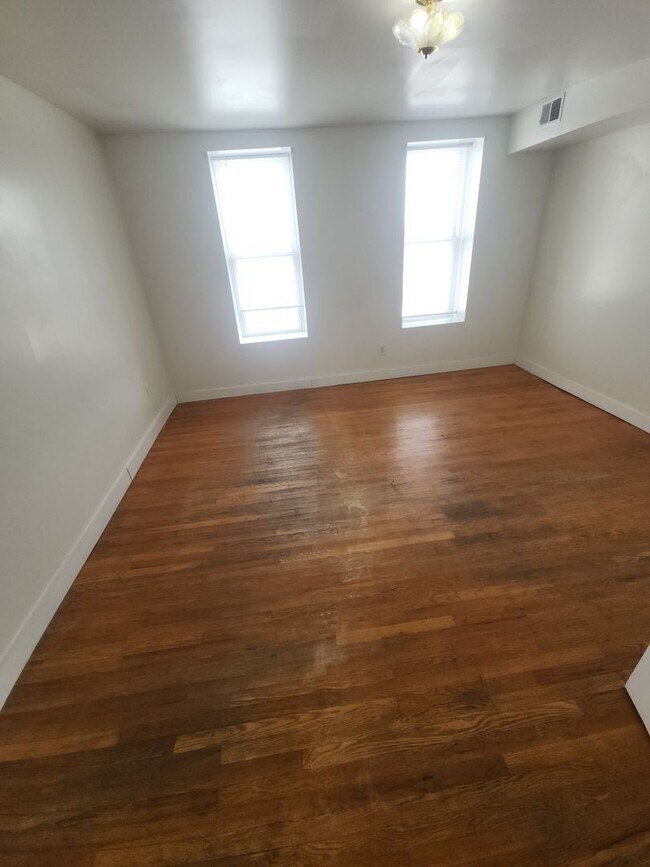 Building Photo - 111 Upton St