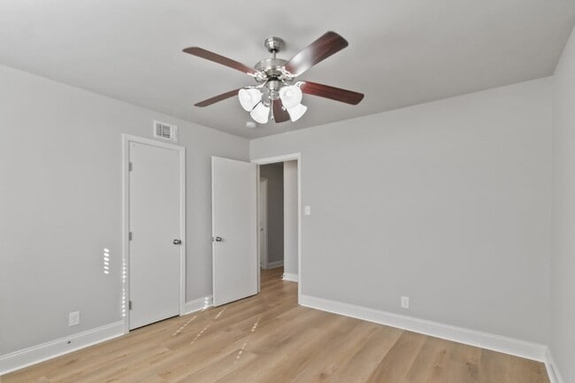 Building Photo - 5312 Odessa Ave