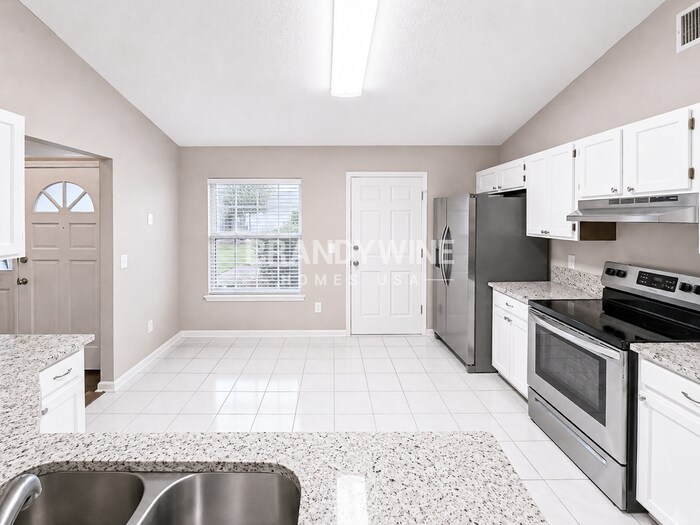 Building Photo - 11067 Barbizon Cir W