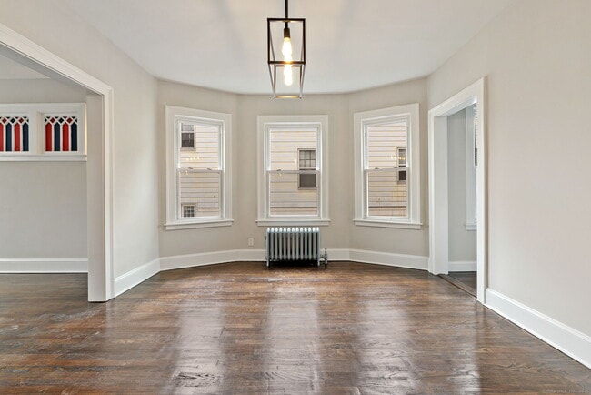 Building Photo - 279 Linwood St