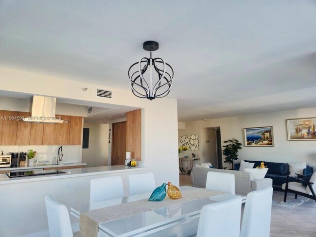 Building Photo - 3530 Mystic Pointe Dr