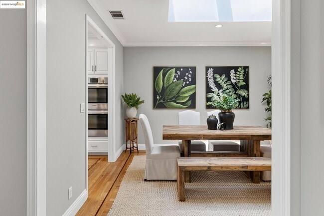 Building Photo - Four Bedroom Home with Panoramic Views