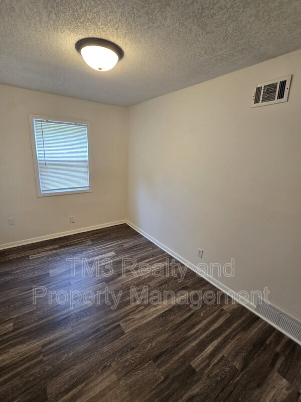 Building Photo - 811 W Sheridan St