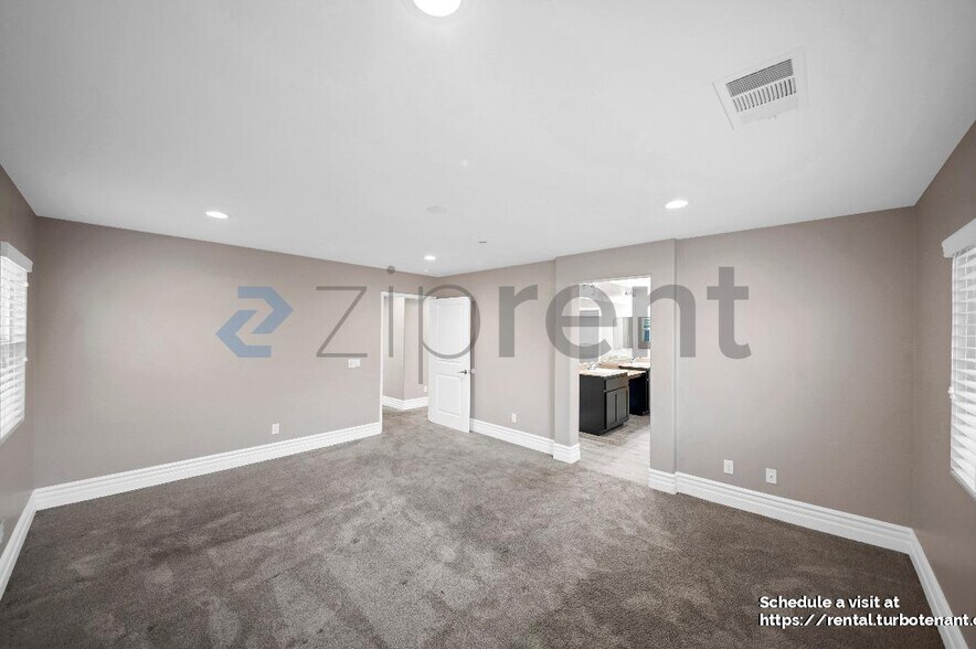 Building Photo - 4367 Amanecer Dr