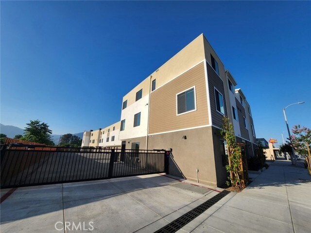 Building Photo - 4251 Live Oak Ave