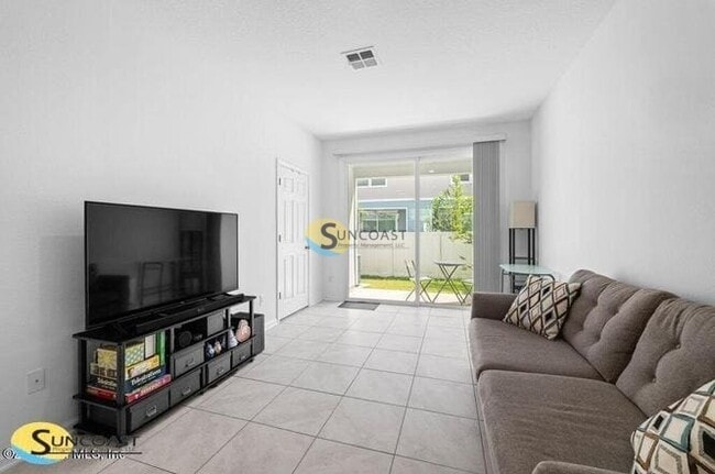 Building Photo - 8318 Zenith Cir
