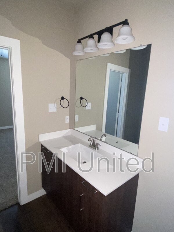 Building Photo - 655 Harvest Moon Dr