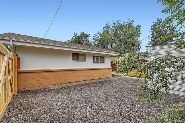Building Photo - 5567 Newland Way
