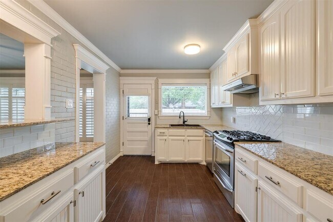 Building Photo - 2725 NW 68th St