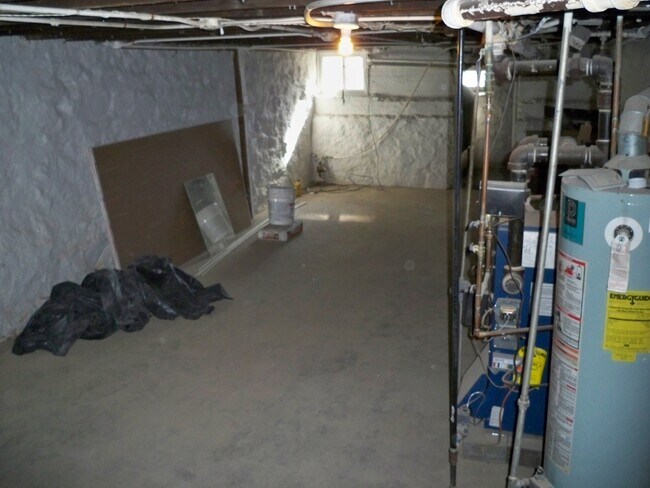 Building Photo - 2026/2027 JHU Off-Campus 3bd/1ba Rowhouse  w/ W/D & rear yard! -Available 6/9/26