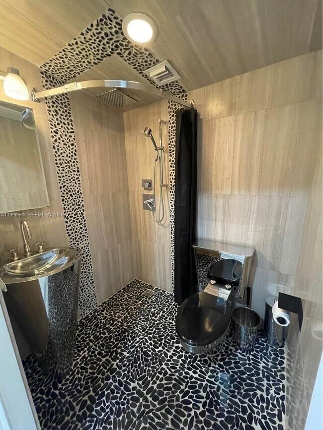 Building Photo - 209 N Fort Lauderdale Beach Blvd