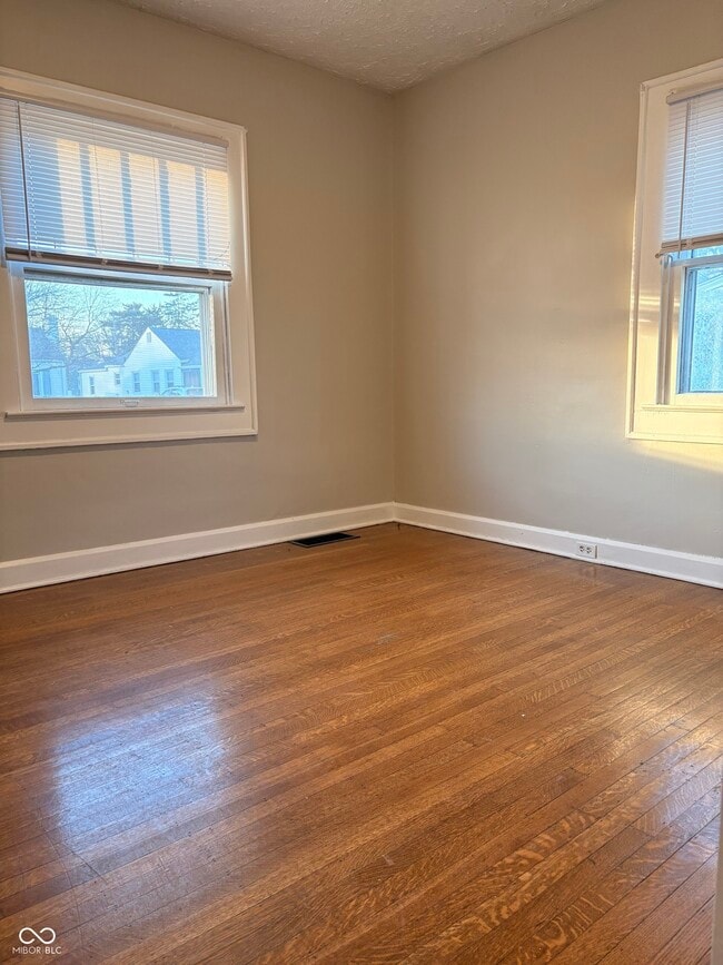 Building Photo - 6125 Kingsley Dr