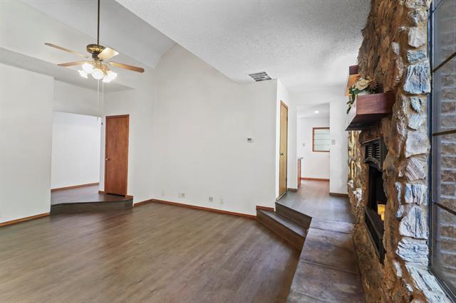 Building Photo - 665 Main St