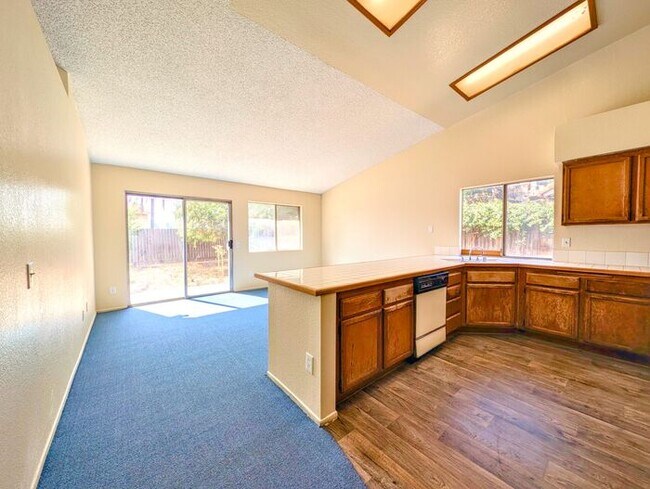 Building Photo - 3 Bedrooms Near the University in the Cimmeron District on Rosarita Street