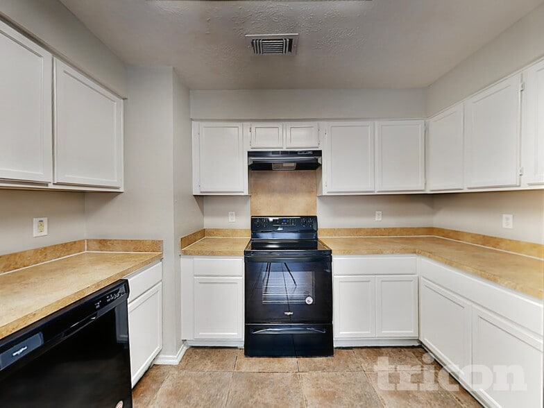 Building Photo - 11451 Stoughton Dr