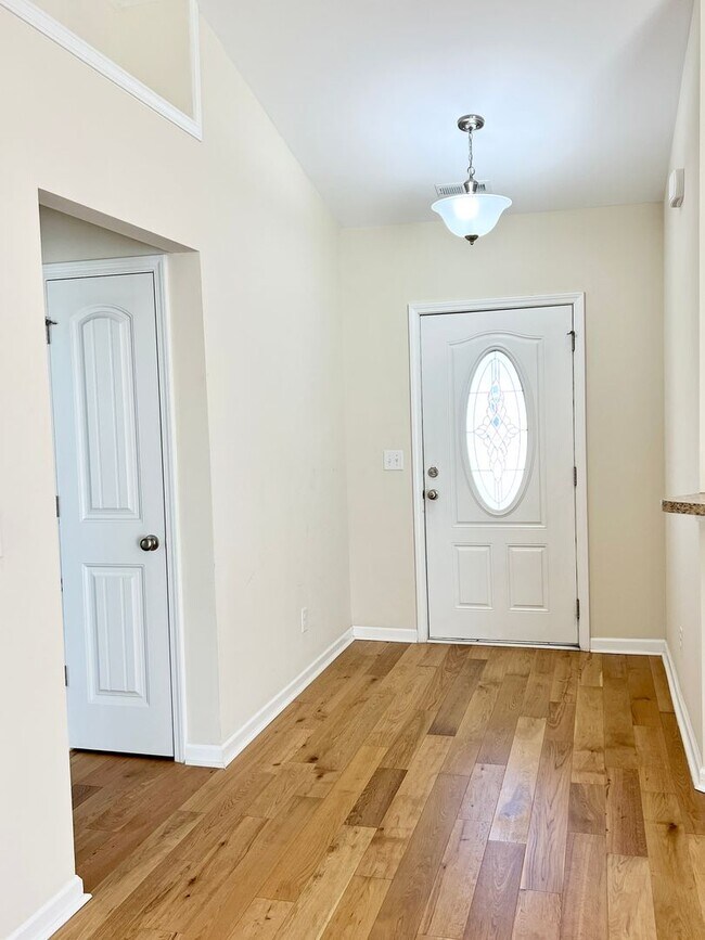 Building Photo - Beautiful home in Woodland Lakes! Extended...