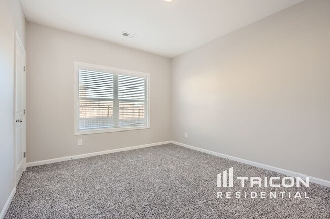 Building Photo - 2906 Cove View Ct SE