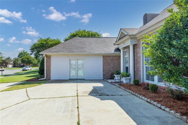 Building Photo - 9300 Greythorne Way