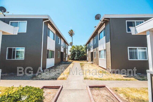 Primary Photo - 460 San Marco St