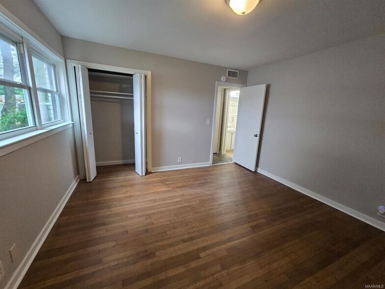 Building Photo - 3723 Wesley Dr