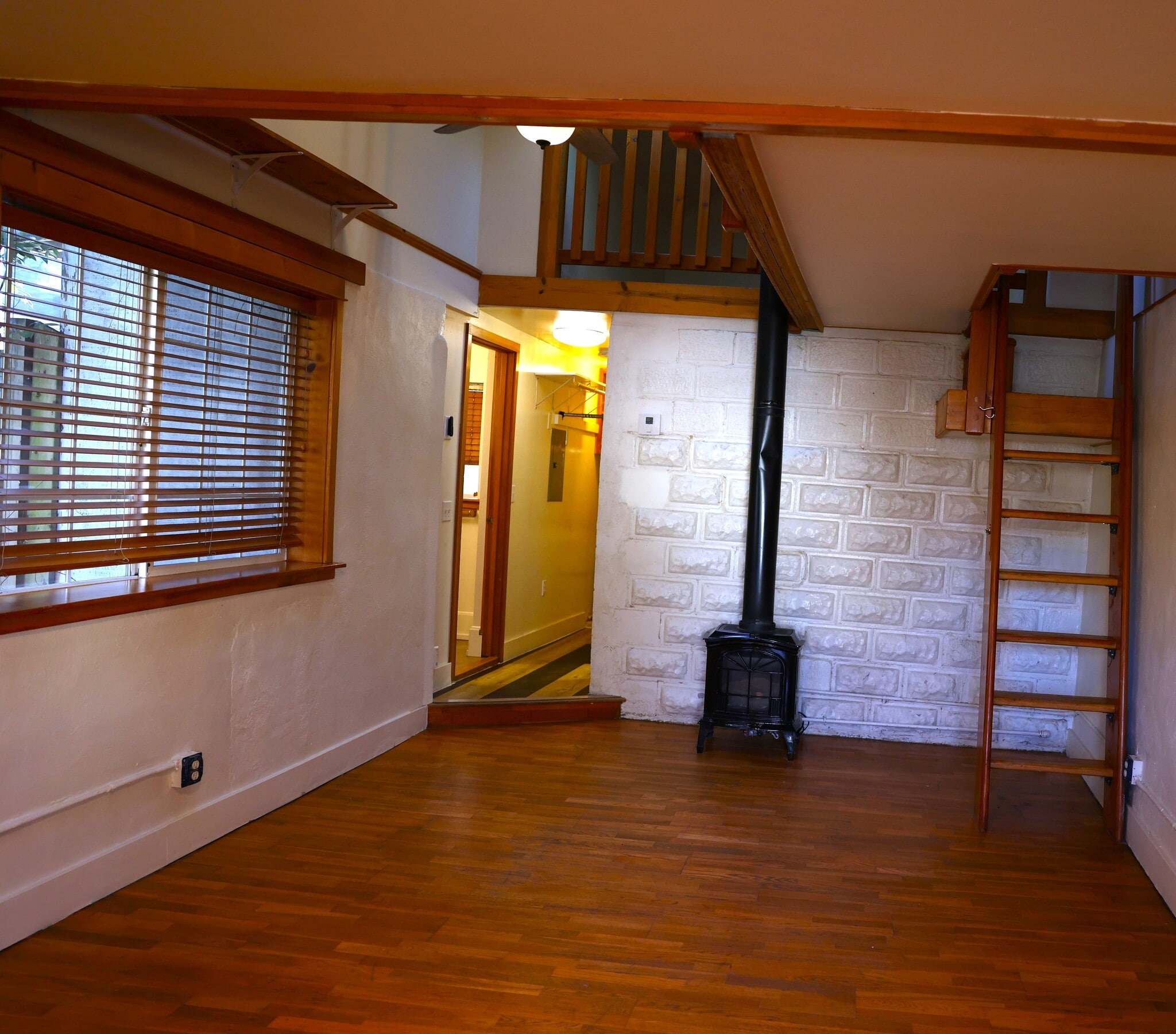 Building Photo - 1833 NE 52nd Ave