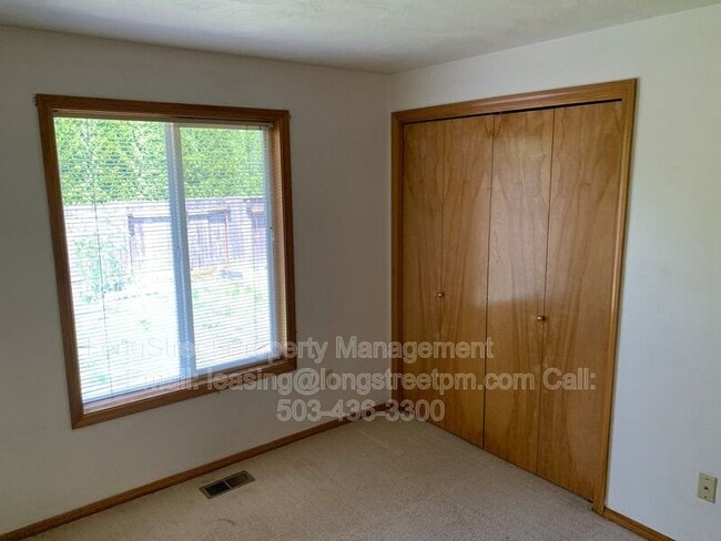 Building Photo - 3044 NE Glacier Way